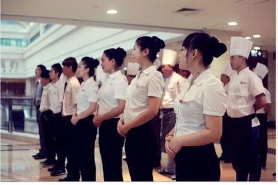 餐飲管理三板斧 績效數(shù)據(jù)化、產(chǎn)品口味標(biāo)準(zhǔn)化、體驗超預(yù)期價值轉(zhuǎn)化價值成交秒殺策略運營決策記錄存檔生成倒推復(fù)盤前置到人